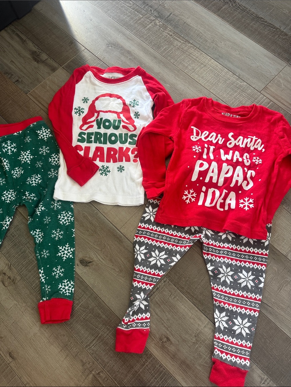 Kids Red & Green Holiday Pajama Set - Festive Snowflake Sleepwear